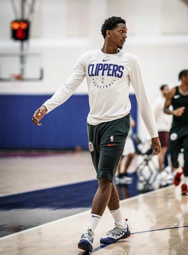 关于路威领衔球星阵容，国内巡回赛掀起篮球热潮的信息