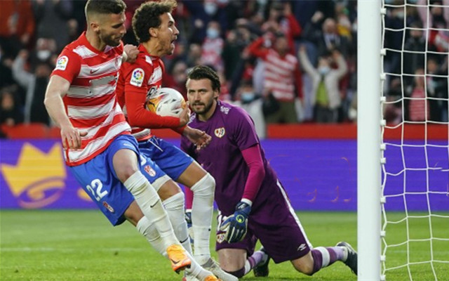 格拉纳达客场逆转，击败塞维利亚