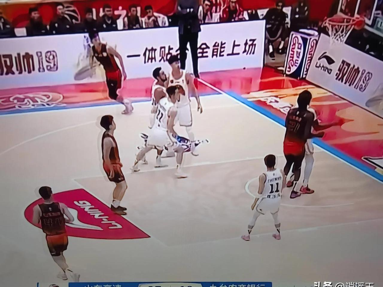 吉林男篮主场主动进攻，击败对手