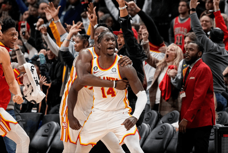 老鹰绝杀时刻，火箭点燃赛场，西亚卡姆迎来胜利！