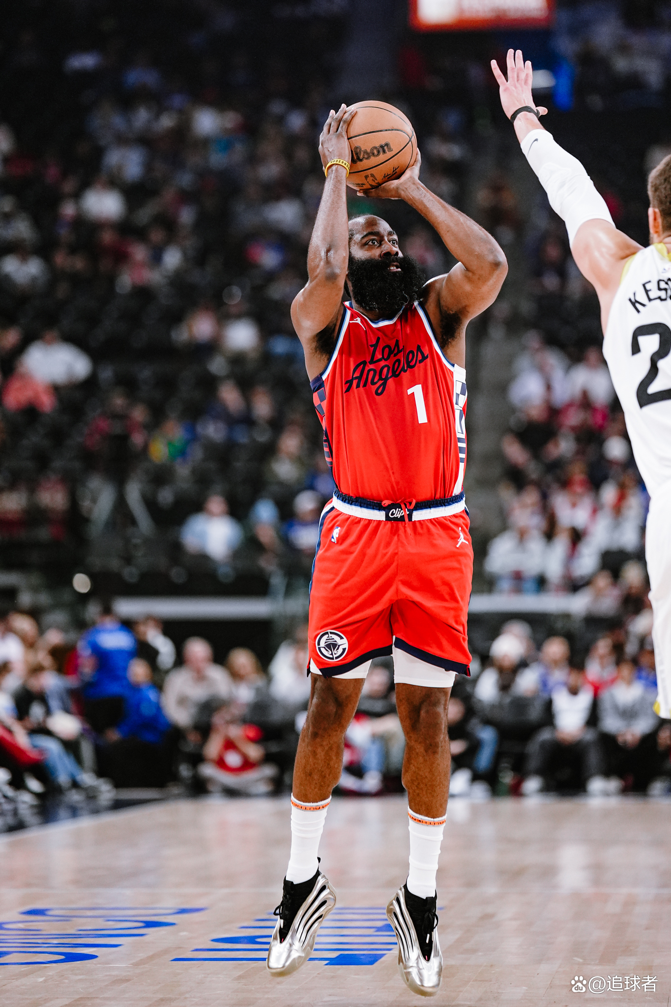 哈登复出首战，篮网状态火爆，关键时刻神级表现成为焦点！的简单介绍