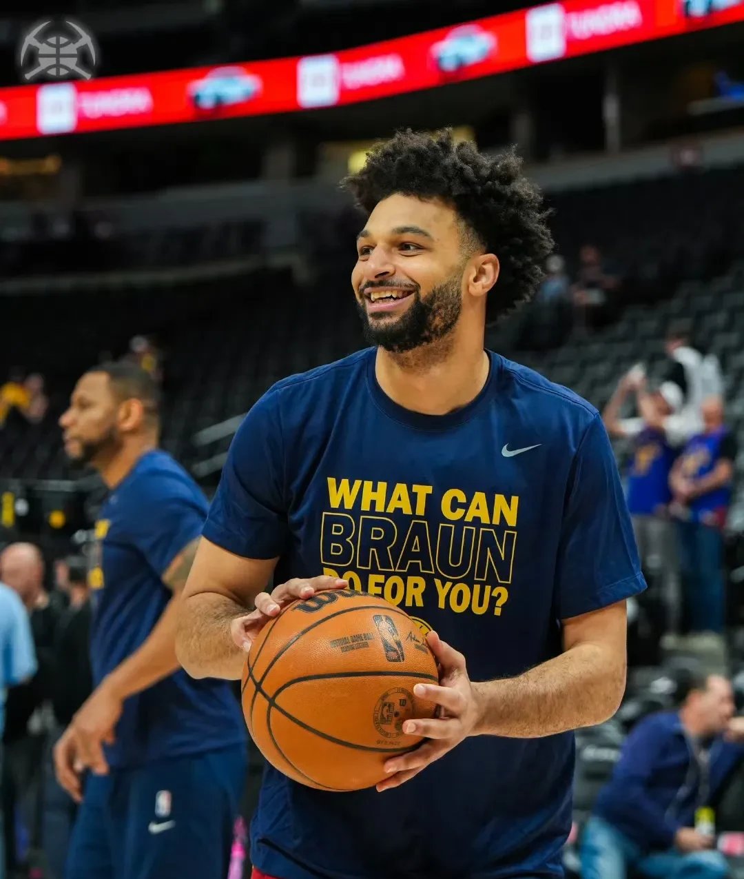 穆雷回归赛场，突破纪录首场状态亮眼，掘金观众沸腾！