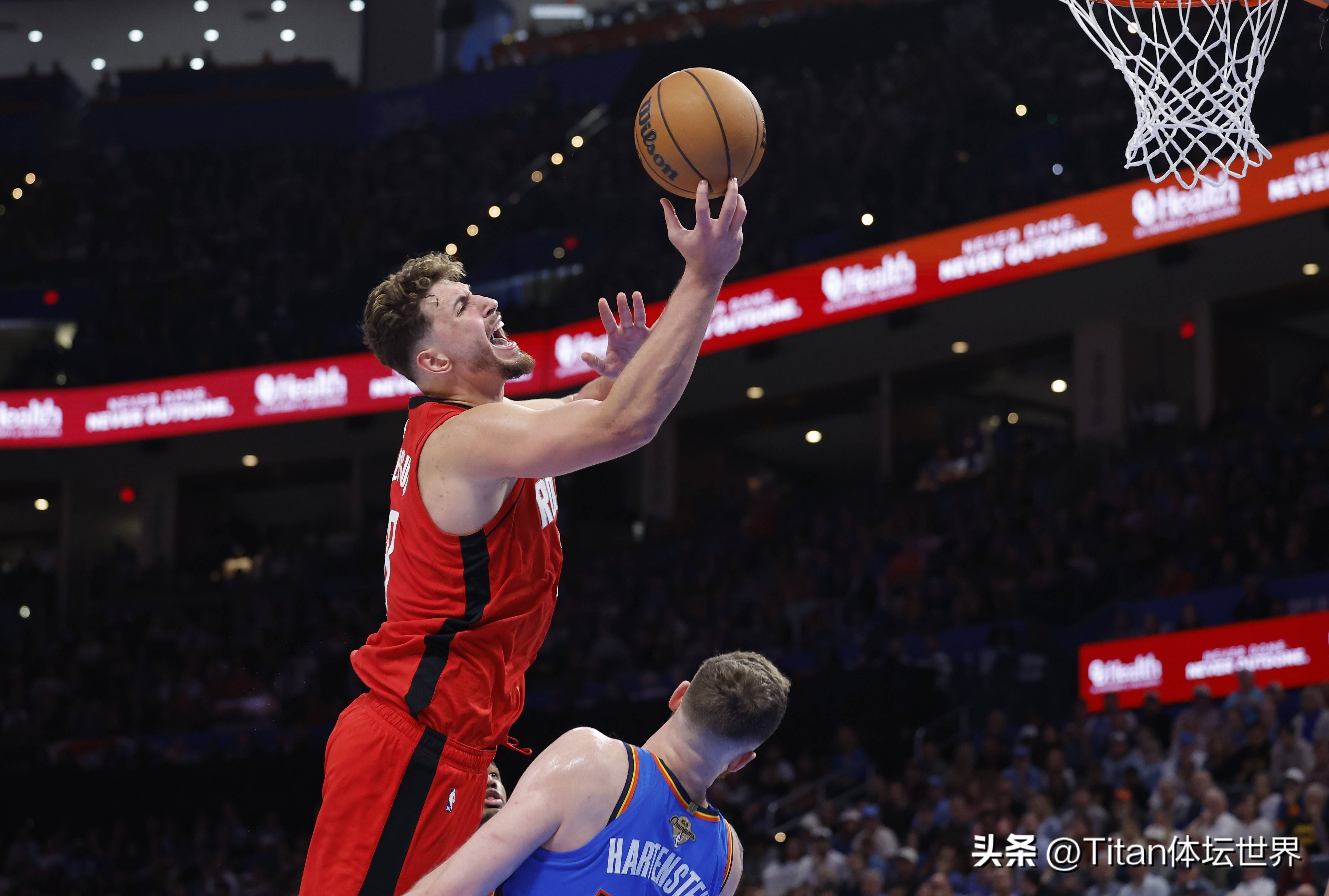 阿尔卡拉斯复出首秀出彩，利雅得新月主场鏖战达拉斯独行侠，豪取12连胜的简单介绍